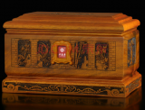 姥爷去世了，出殡时谁抱骨灰盒谁抱遗像？